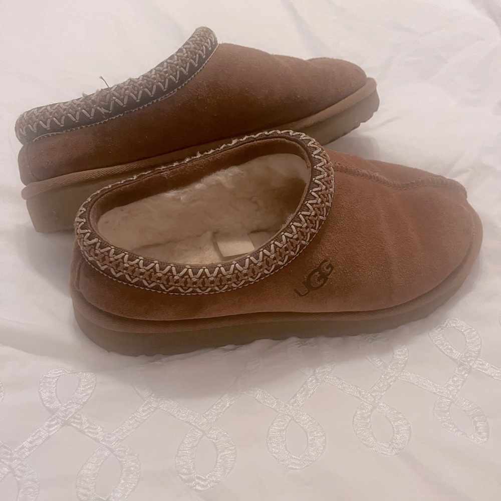 ugg tasmans womens size 9 i believe supper good condition